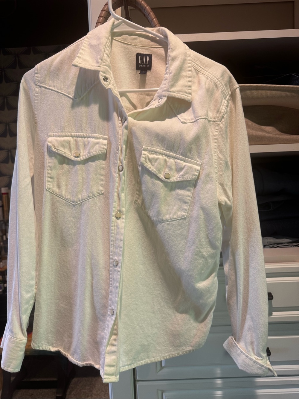 Women’s Gap Denim pearl button shirt